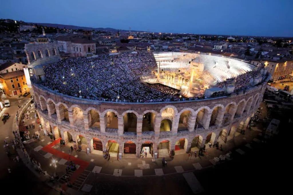 Il Cuscino Di Giulietta - 2 Min From Arena Leilighet Verona Eksteriør bilde