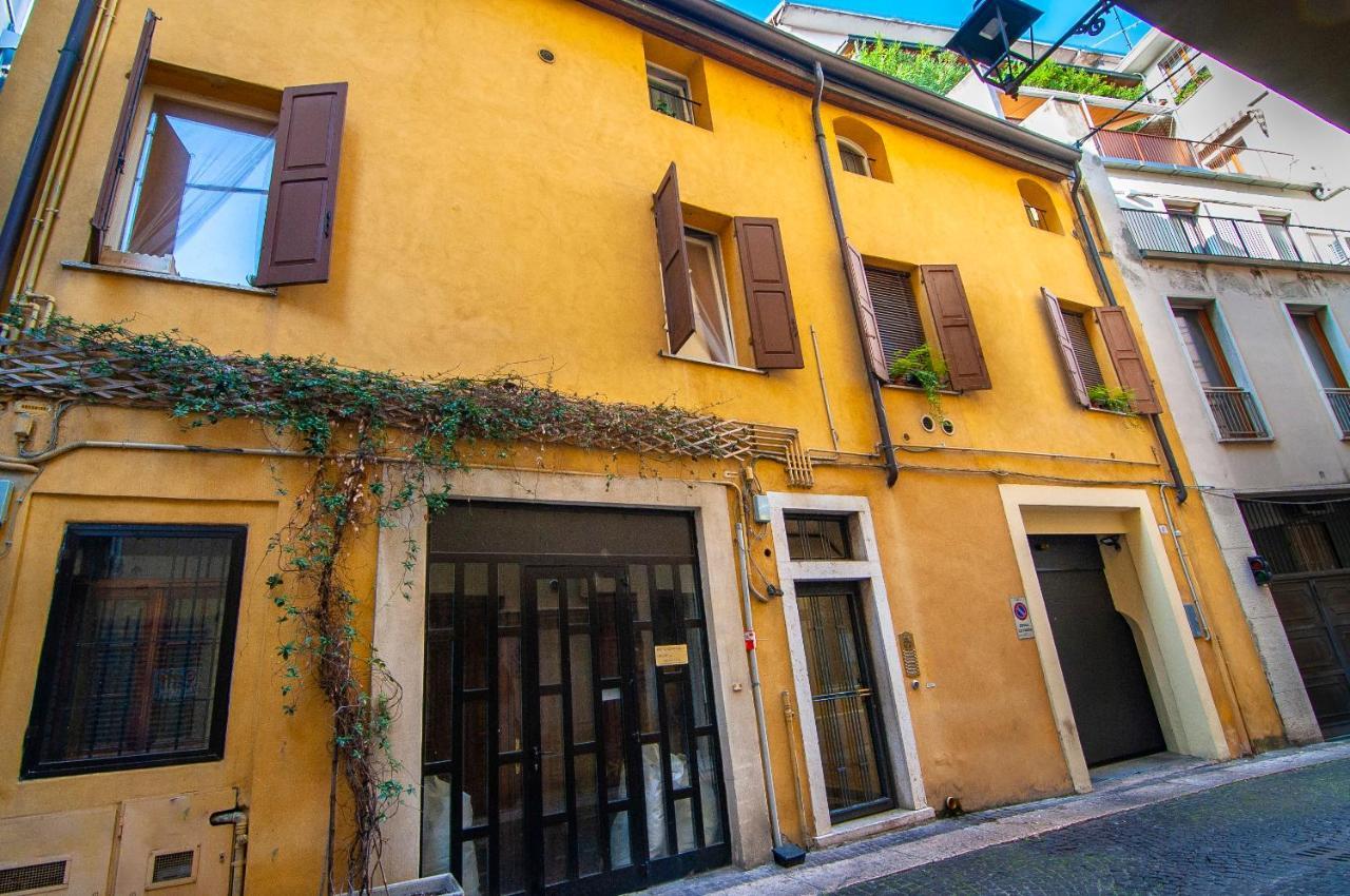 Il Cuscino Di Giulietta - 2 Min From Arena Leilighet Verona Eksteriør bilde